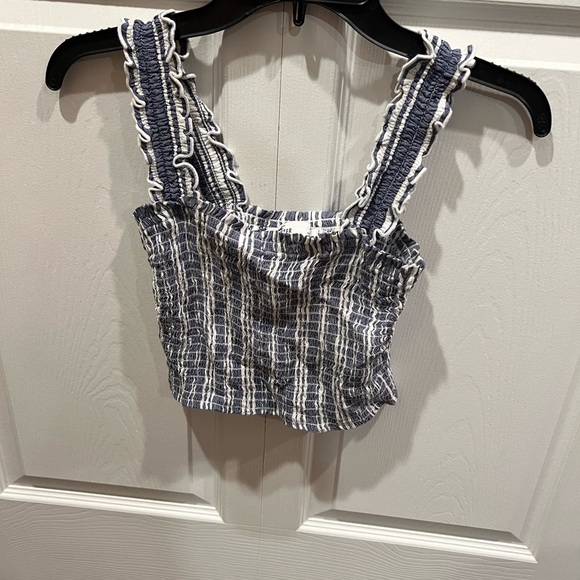 Girl’s Hollister Crop Top - Picture 2 of 3